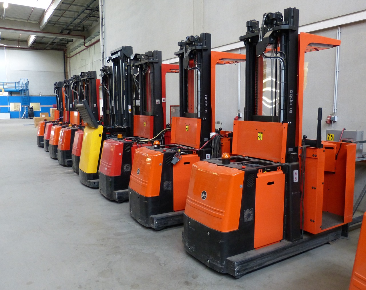 Robotic Forklifts: Revolutionizing Warehouse Automation 